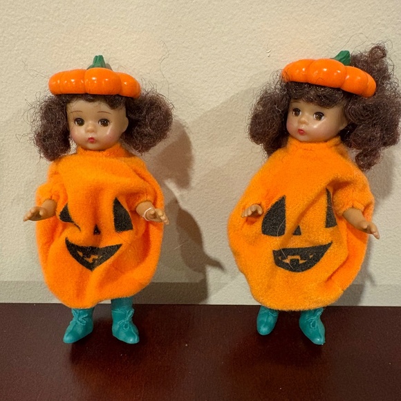 Set of 2 McDonalds Madame Alexander Halloween Costume Dolls - Picture 1 of 3